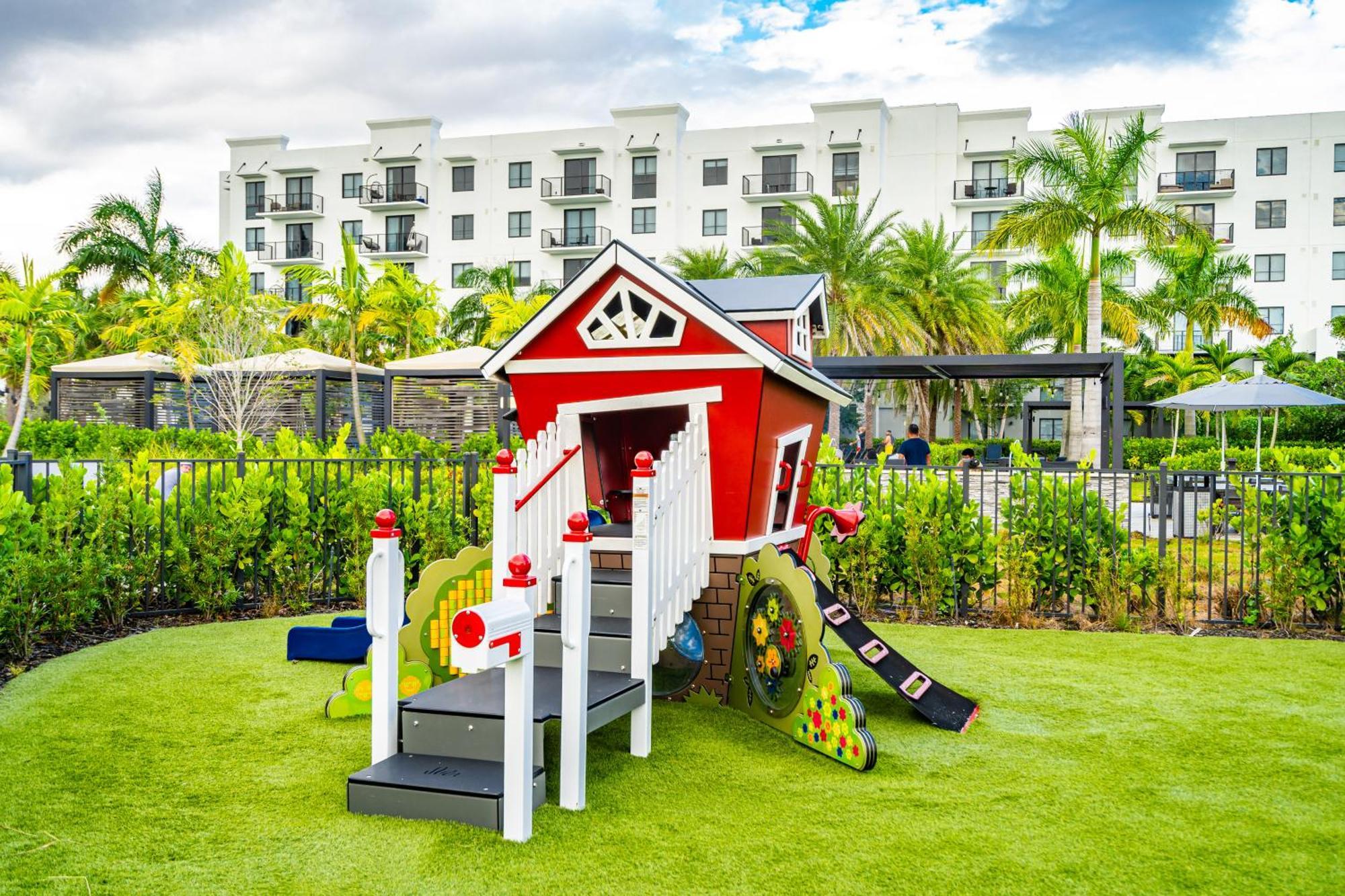 Amazing 2 Bedroom Unit In Doral Miami With Free Parking Hialeah Gardens Exterior photo