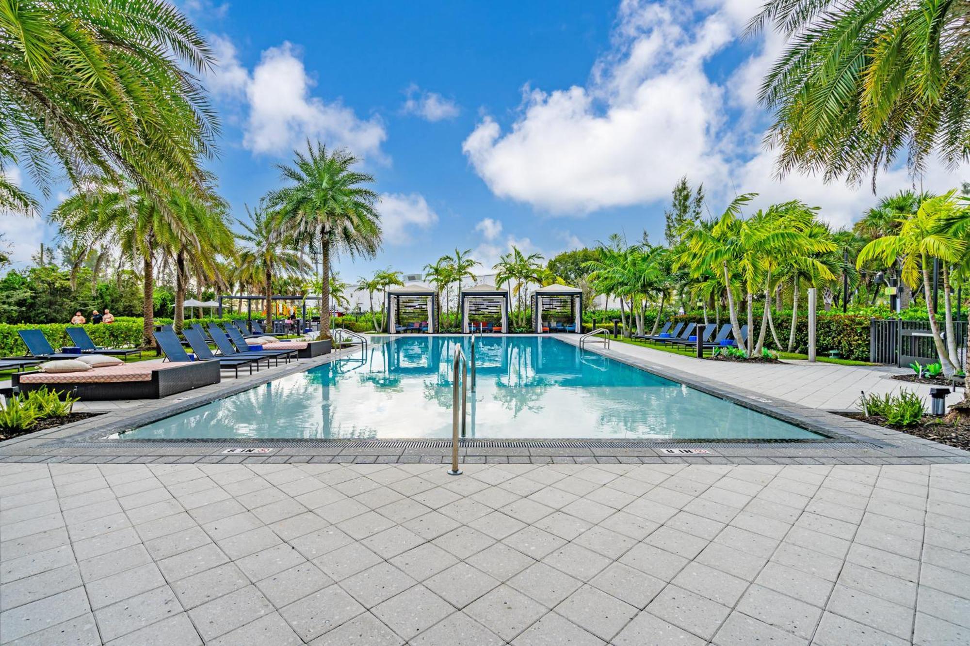 Amazing 2 Bedroom Unit In Doral Miami With Free Parking Hialeah Gardens Exterior photo