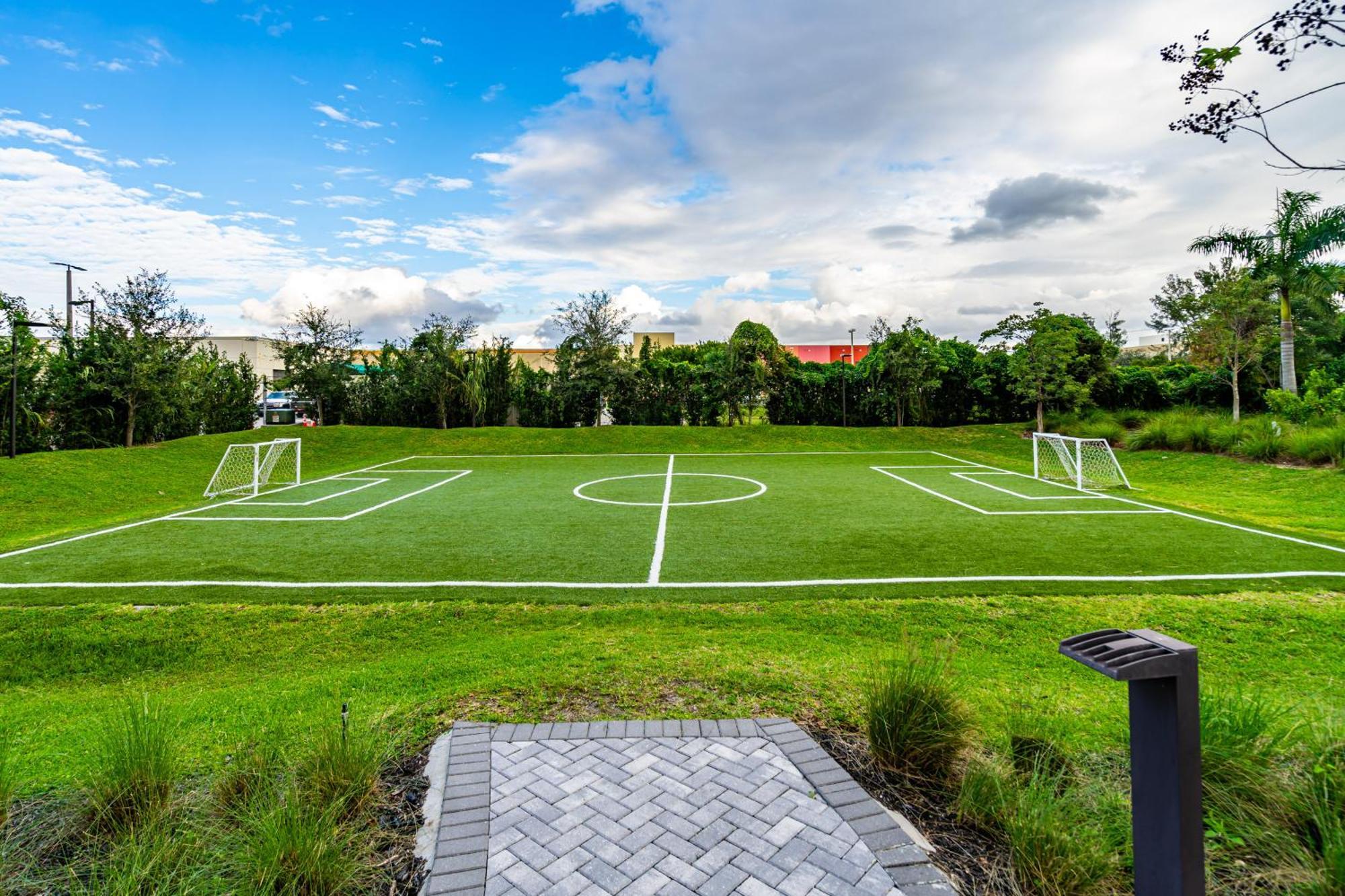 Amazing 2 Bedroom Unit In Doral Miami With Free Parking Hialeah Gardens Exterior photo