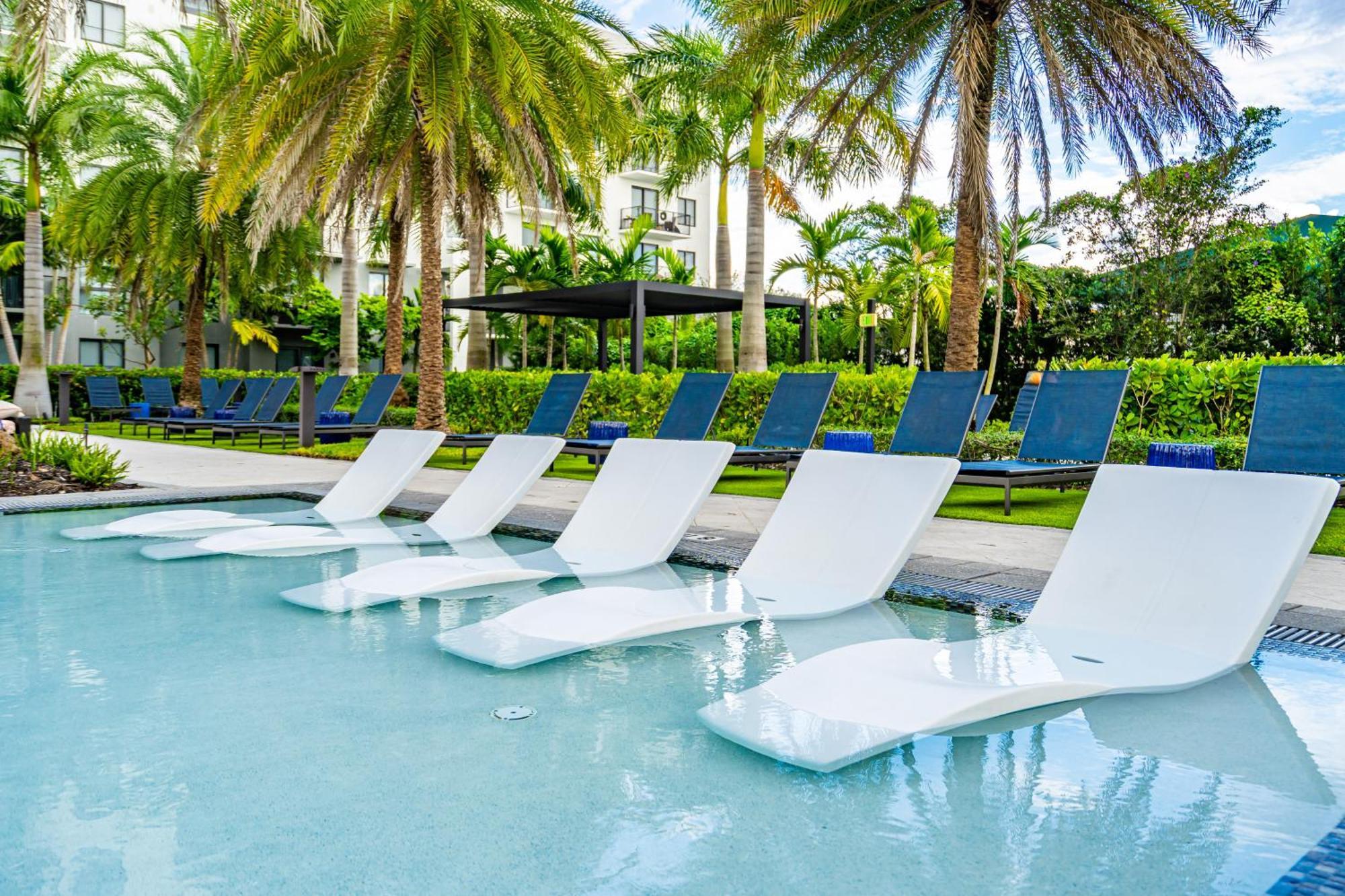 Amazing 2 Bedroom Unit In Doral Miami With Free Parking Hialeah Gardens Exterior photo