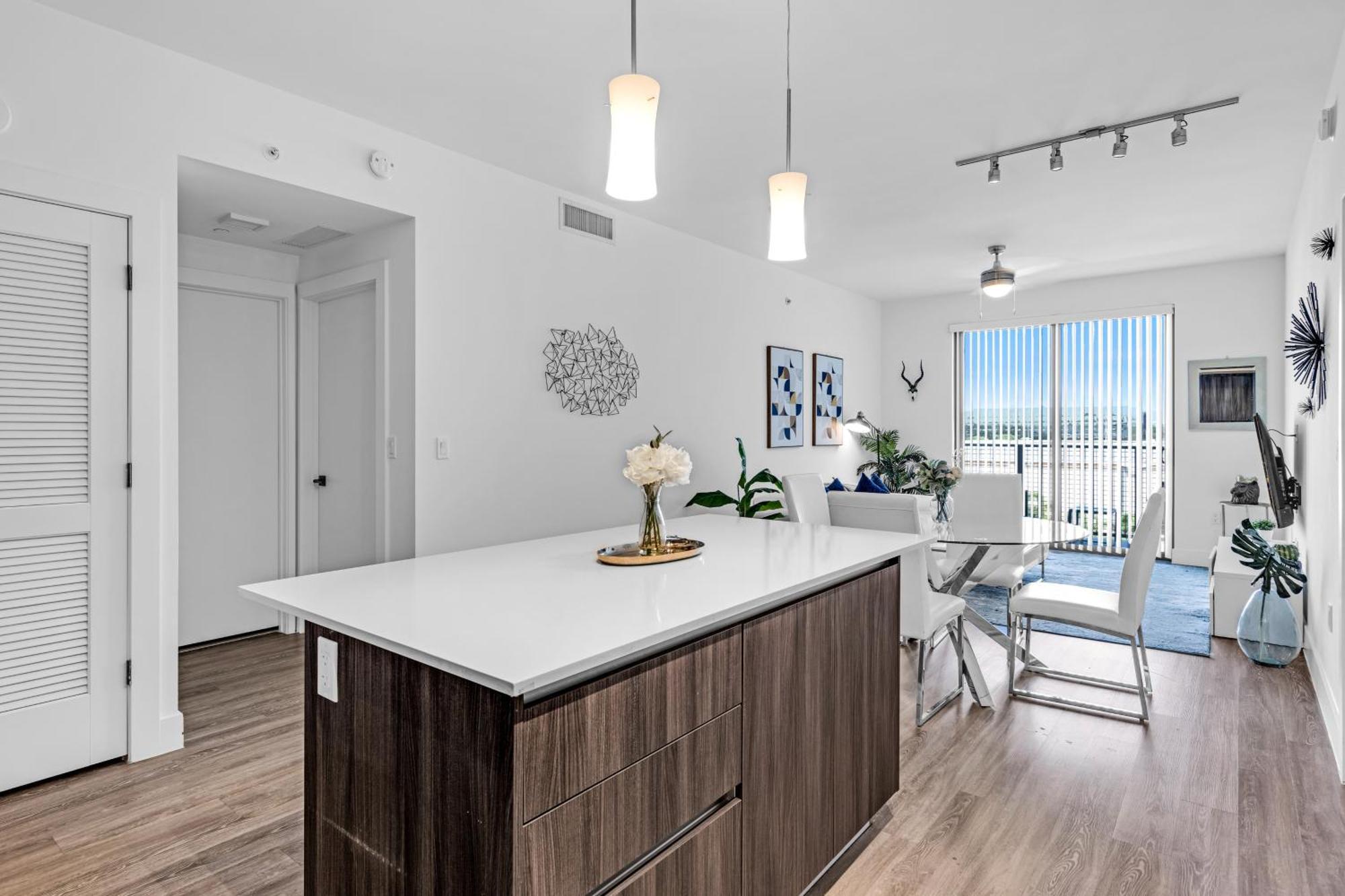 Amazing 2 Bedroom Unit In Doral Miami With Free Parking Hialeah Gardens Exterior photo