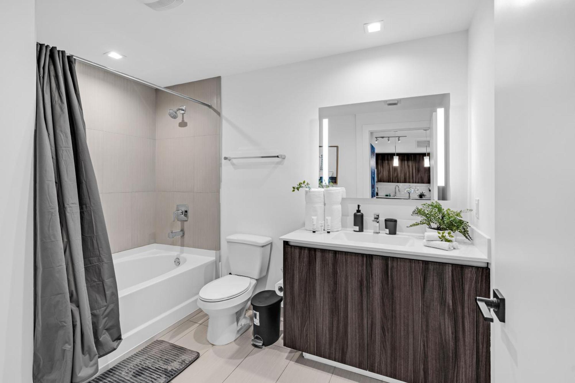 Amazing 2 Bedroom Unit In Doral Miami With Free Parking Hialeah Gardens Exterior photo