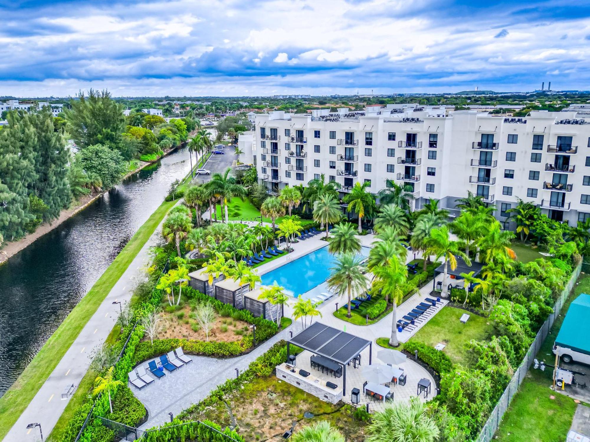 Amazing 2 Bedroom Unit In Doral Miami With Free Parking Hialeah Gardens Exterior photo