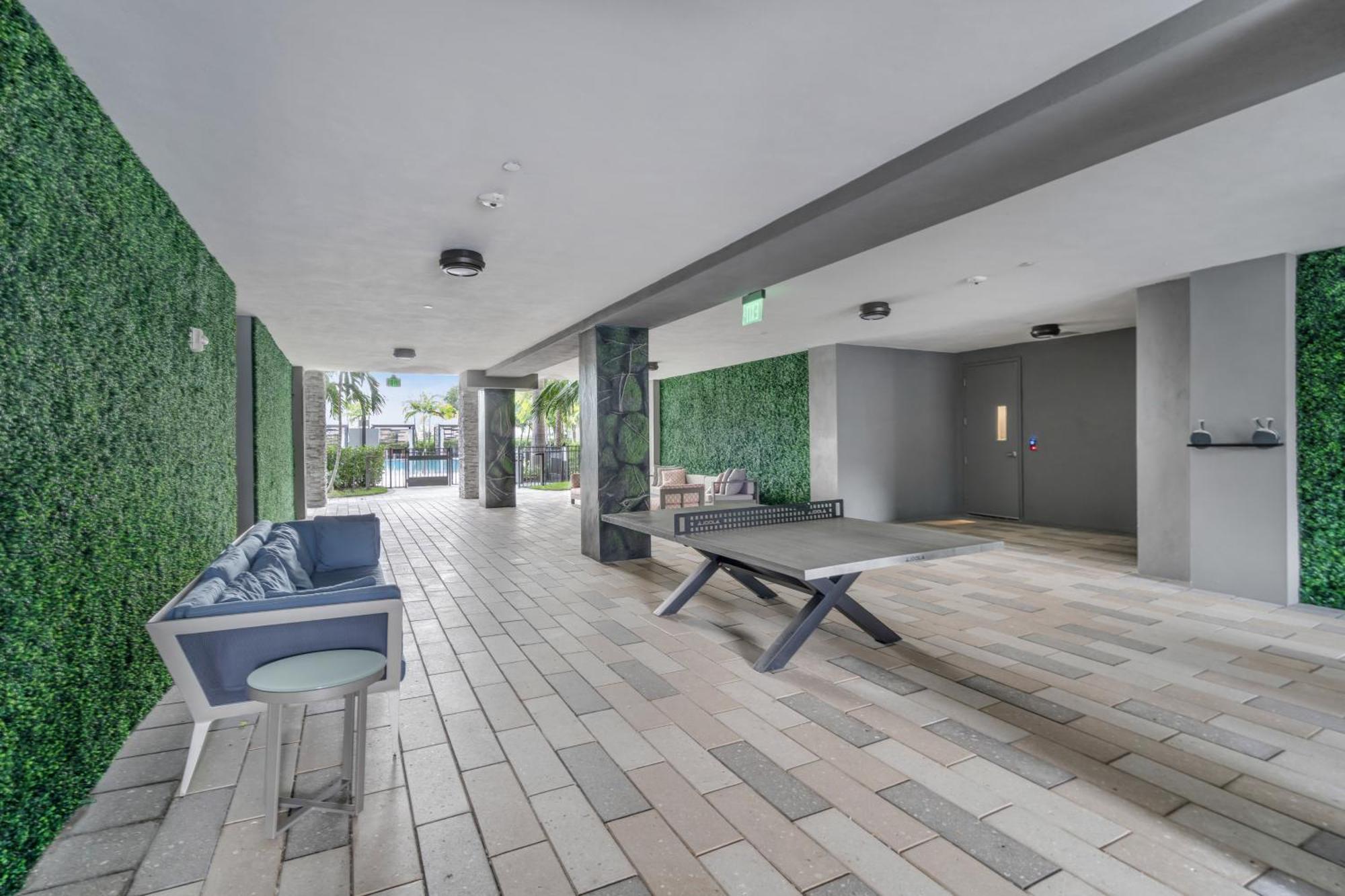 Amazing 2 Bedroom Unit In Doral Miami With Free Parking Hialeah Gardens Exterior photo